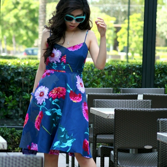 Banana Republic BNWOT Gerber Daisy Floral Dress - Picture 5 of 13